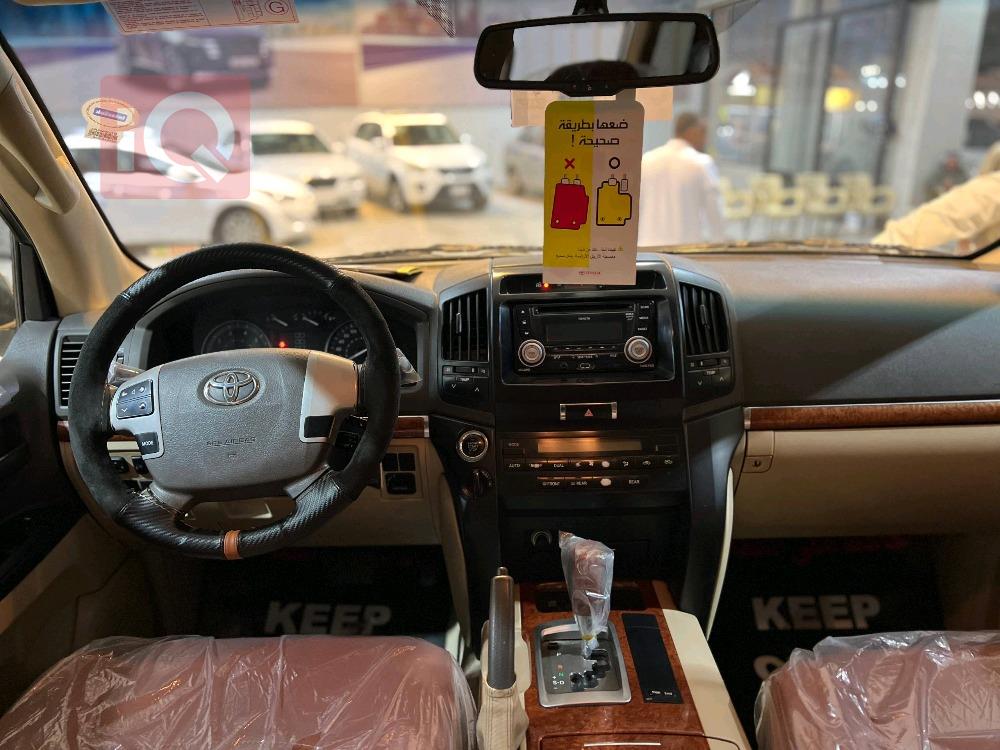 تۆیۆتا لاند کروزەر